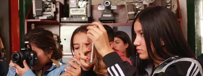 Un viaje en el tiempo en el Museo Gráfico y Audiovisual del Quindío vivieron los estudiantes de varios semestres de Comunicación Social y Periodismo de la Universidad de Ibagué, durante una salida pedagógica efectuada el 6 de septiembre.